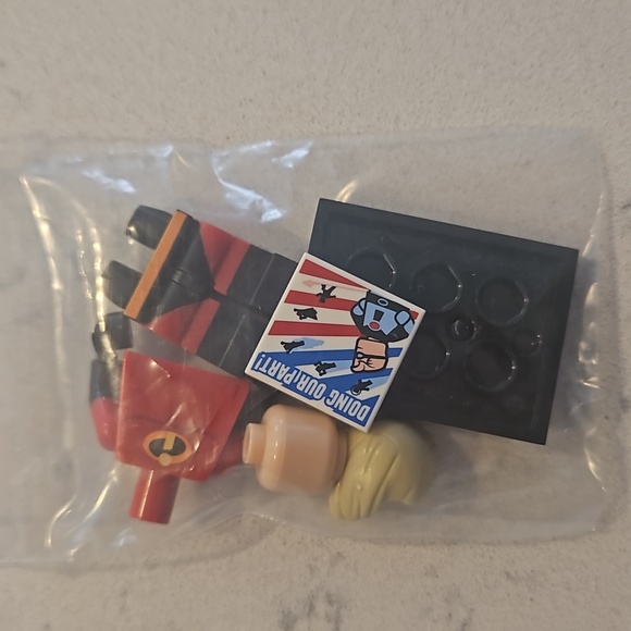 Lego Disney Minifigure Mr. Incredible - Picture 3 of 4